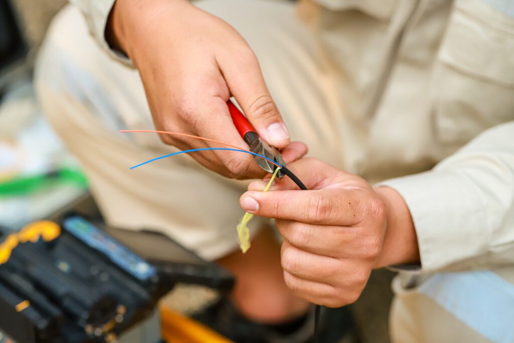 Fiber Technician terminating fiber with Fiber Optic Fusion Splicer